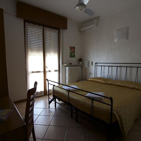 Albergo Tavernetta カステルヌオーヴォ・デル・ガルダ エクステリア 写真
